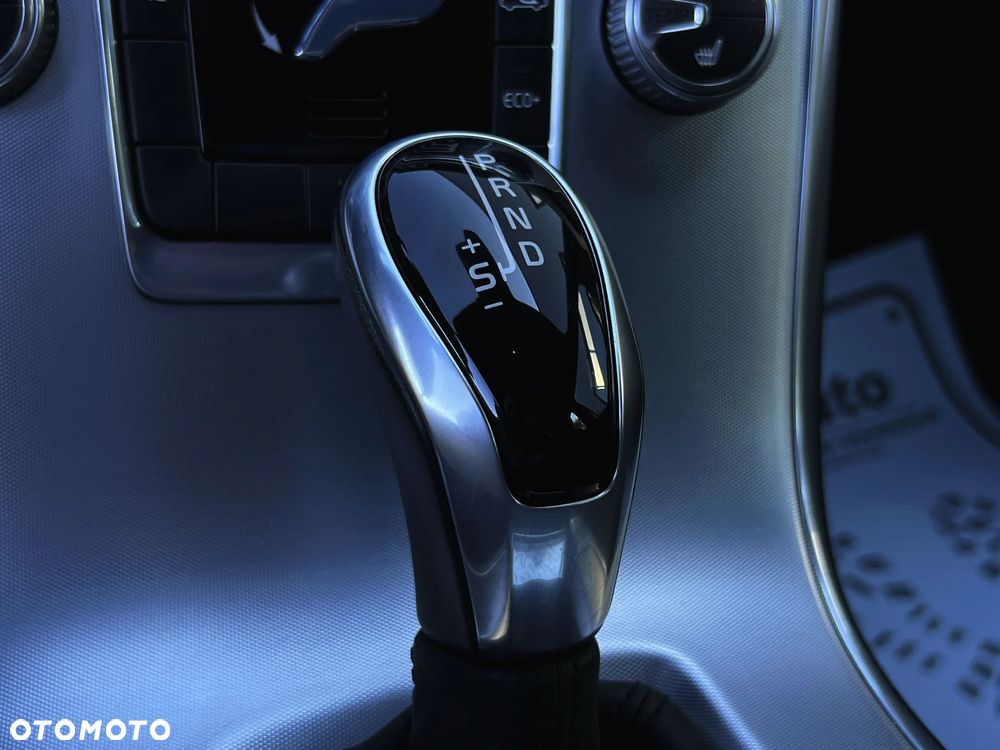Volvo XC 60 D4 Momentum - 32