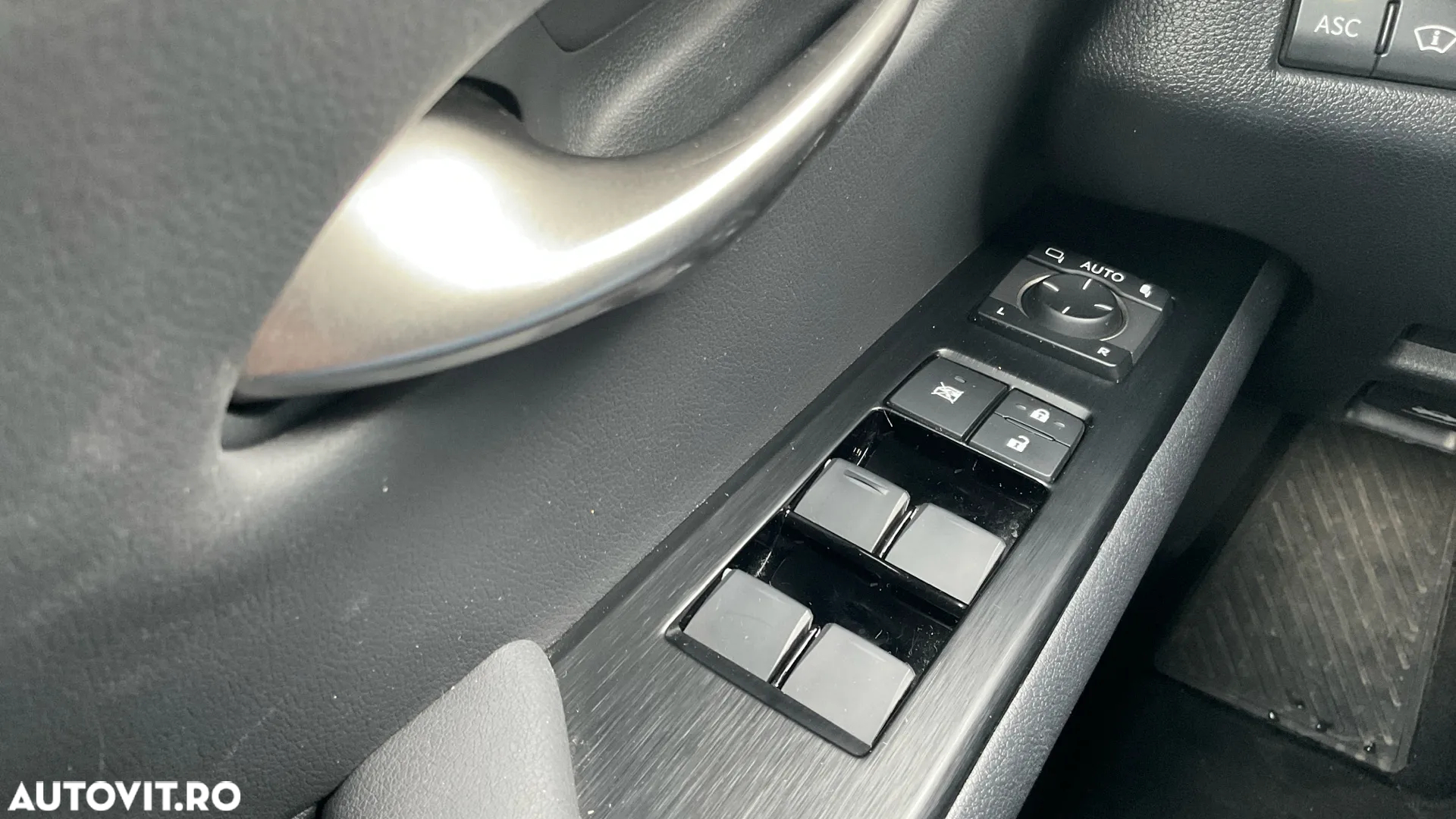 Lexus UX 300e Luxury - 11