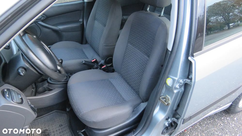 Ford Focus 1.8 Trend - 29