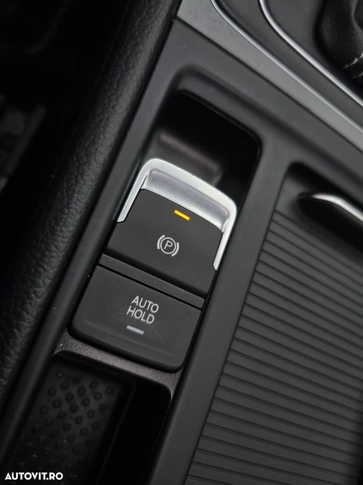 Volkswagen Golf 2.0 TDI BlueMotion Technology DSG Cup - 32