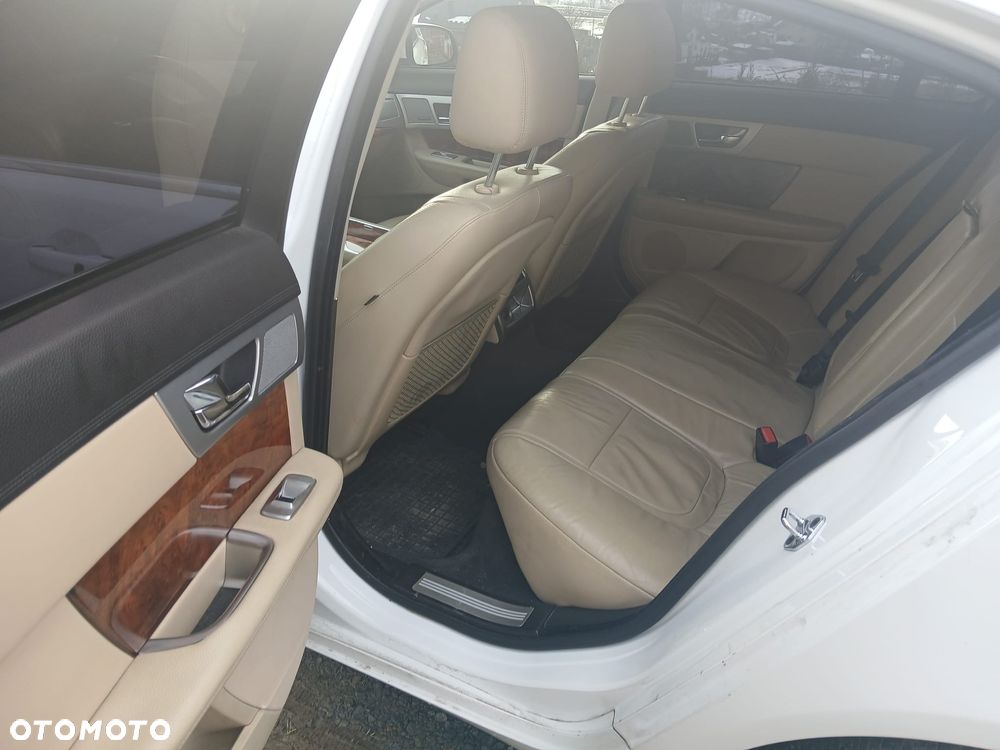 Jaguar XF 2.0 T Prestige - 10