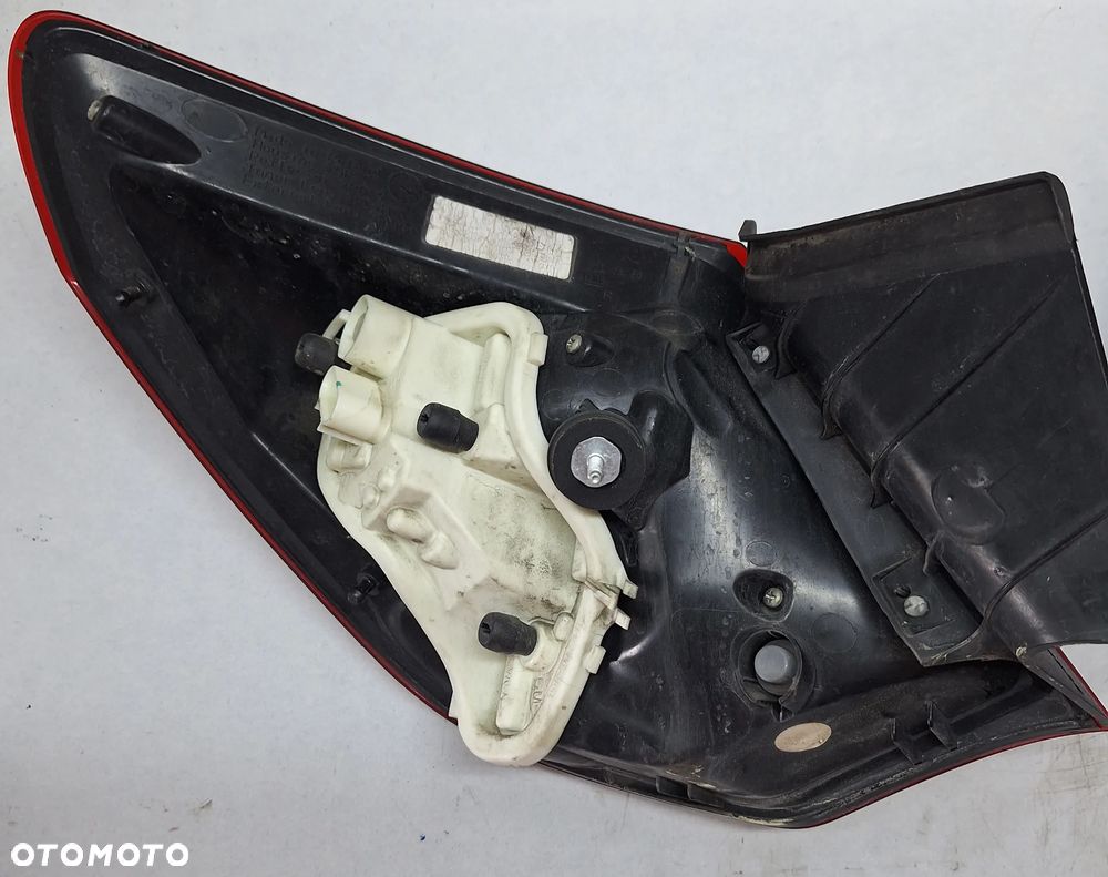 LAMPA TYLNA PRAWA -OPEL ASTRA J HATCHBACK/5 DRZWI - 3