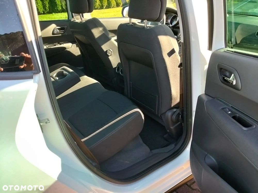 Peugeot 3008 1.6 THP Active - 32