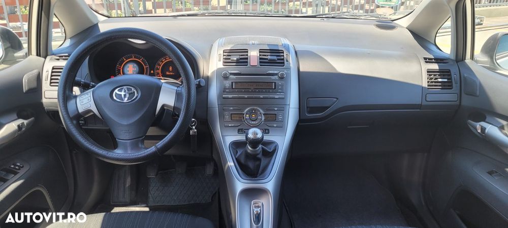 Toyota Auris 1.4 D-4D Luna - 6