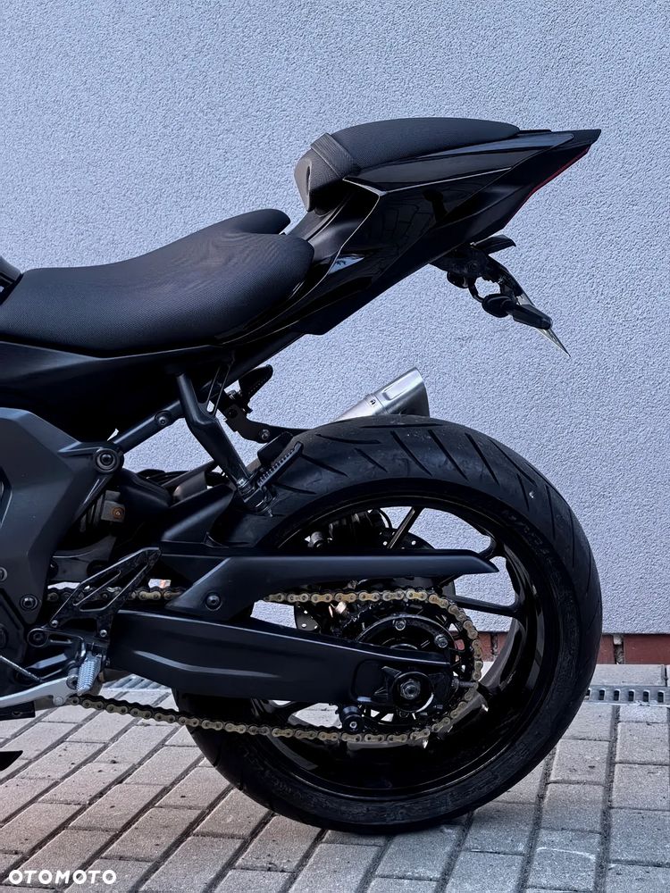 Yamaha R7 - 9