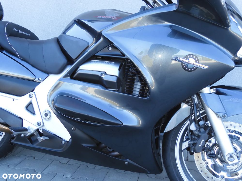 Honda ST - 9