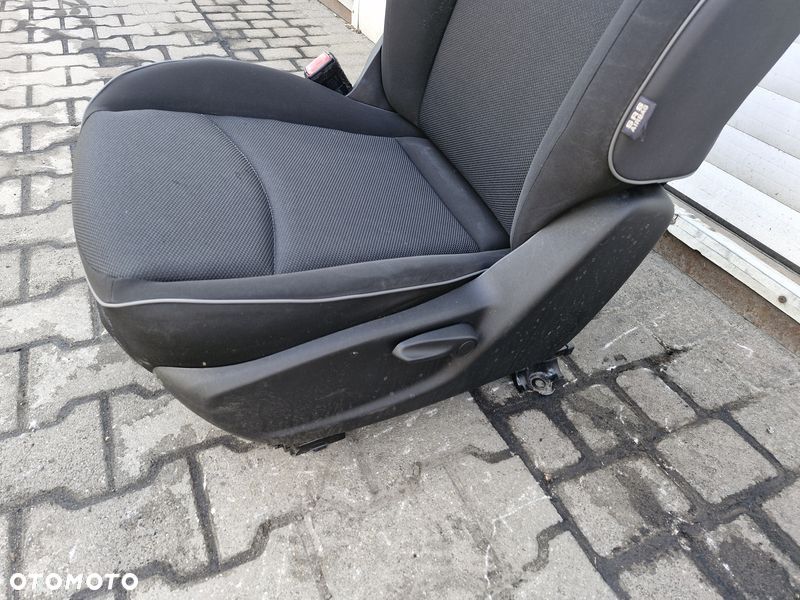 FIAT 500X FOTEL LEWY PRZÓD UK - 8