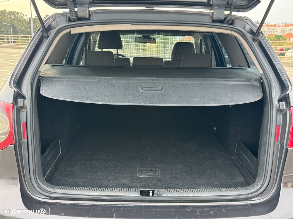 VW Passat Variant 2.0 TDi Edition Con.DSG - 10