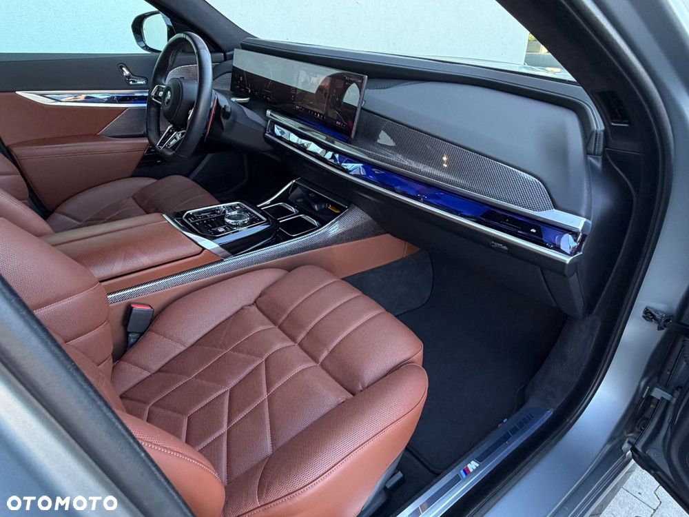 BMW Seria 7 M760e PHEV xDrive Individual Edition sport - 29