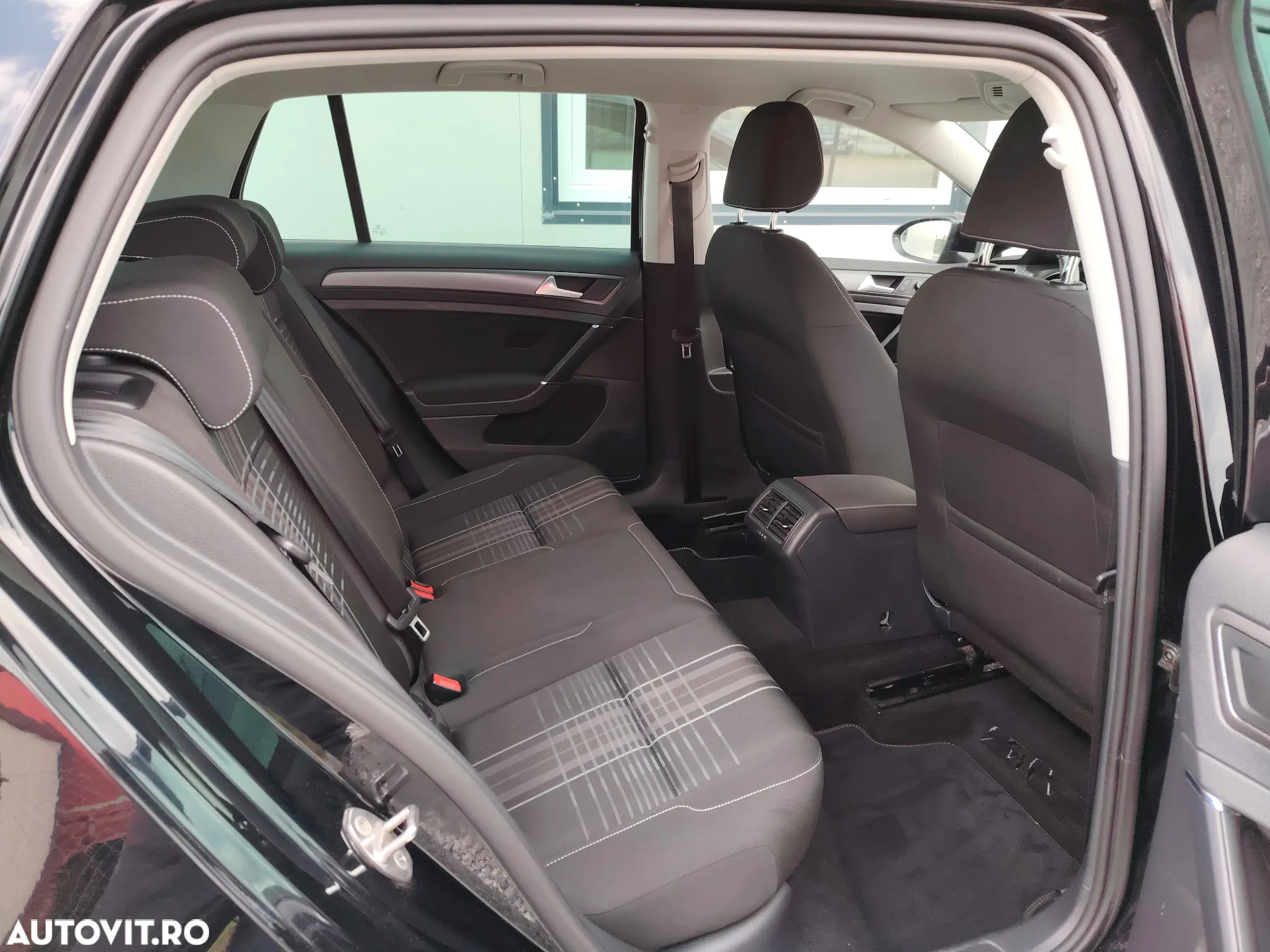 Volkswagen Golf 1.6 TDI BlueMotion Technology Lounge - 8