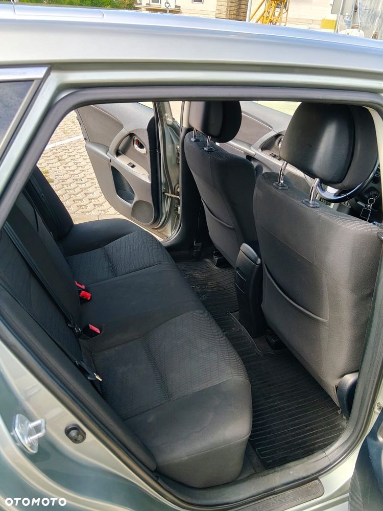 Toyota Avensis 2.0 D-4D - 11
