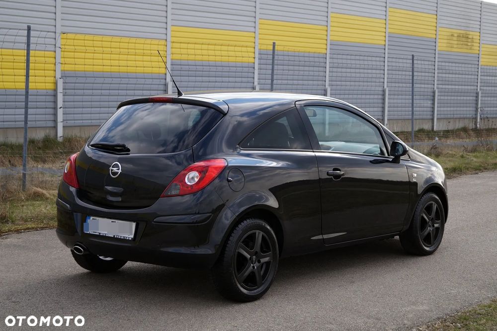 Opel Corsa 1.4 16V Cosmo - 10