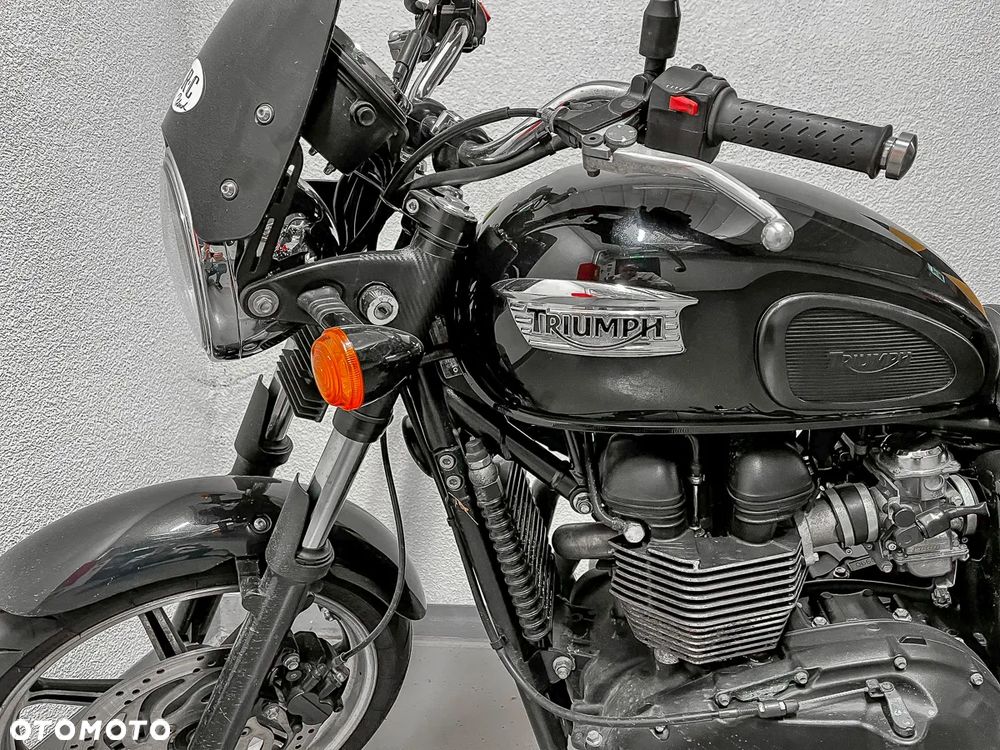 Triumph Bonneville - 4