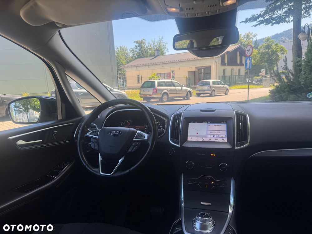 Ford S-Max - 13