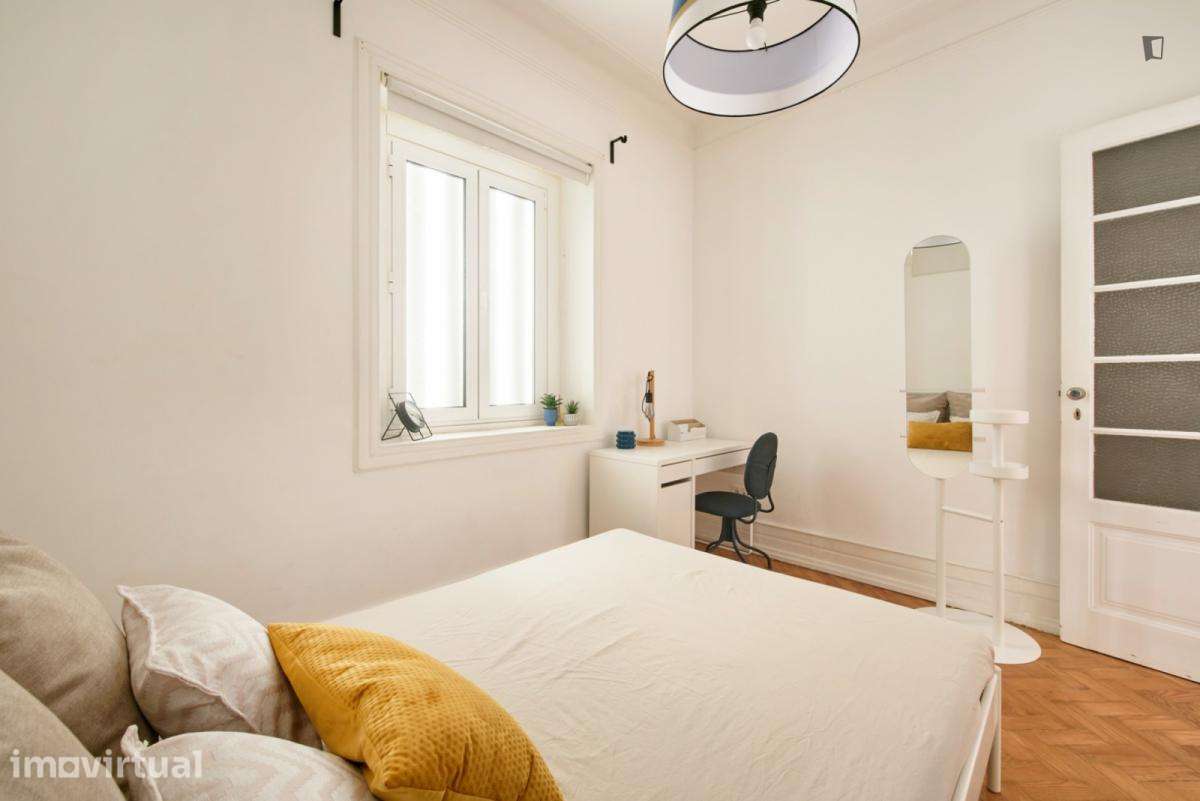 Quarto - localizado em Marquês de Pombal Lisbon - Grande imagem: 5/13