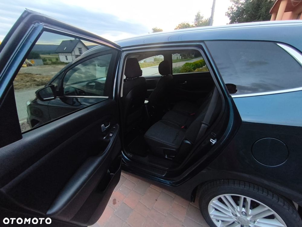 Kia Carens 1.6 GDI Business Line EU6 - 10