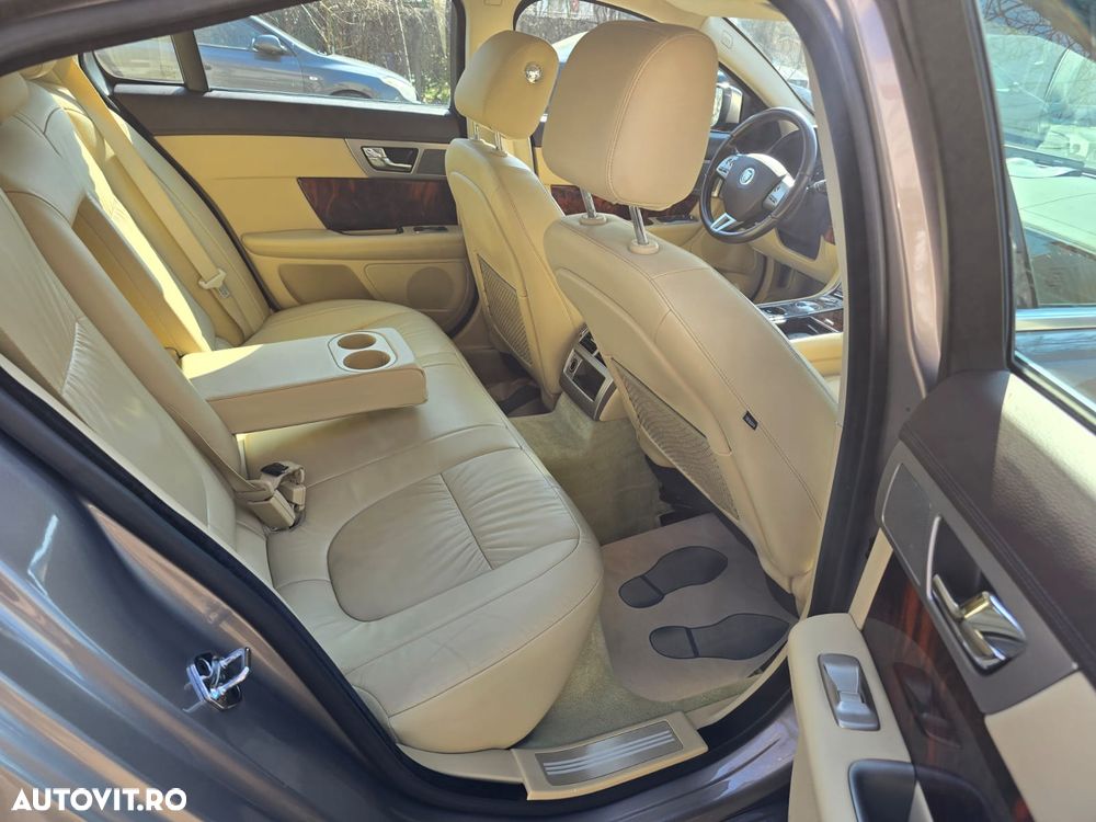 Jaguar XF 3.0 V6 Premium Luxury - 10