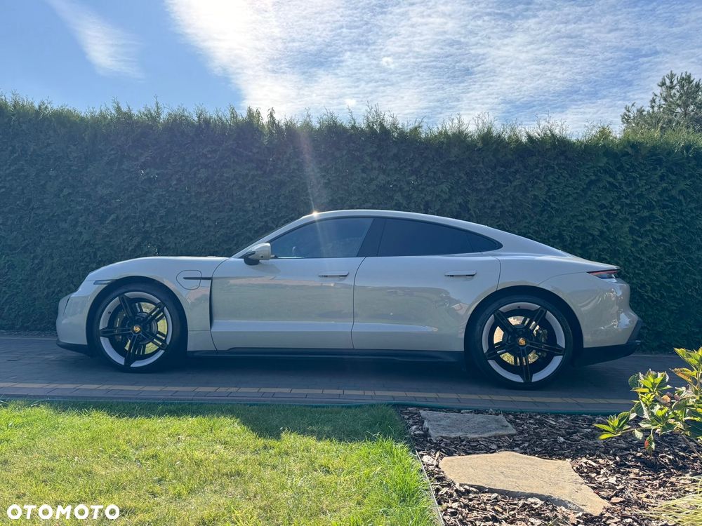 Porsche Taycan - 16
