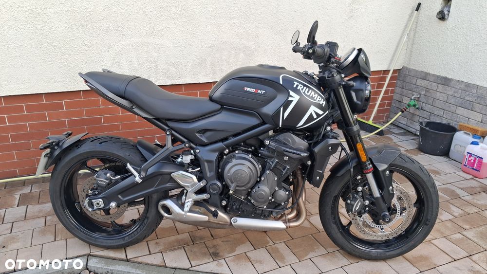 Triumph Trident - 1