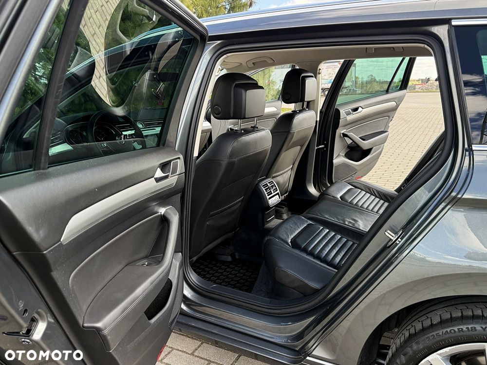 Volkswagen Passat Variant 2.0 TDI (BlueMotion Technology) Highline - 22