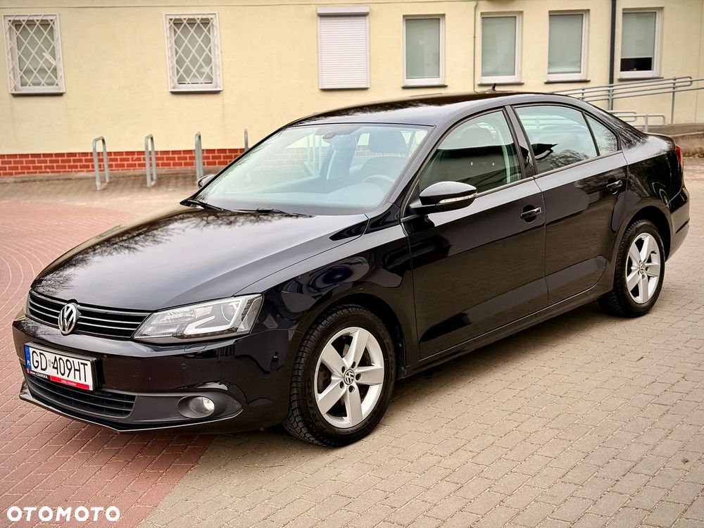 Volkswagen Jetta - 1