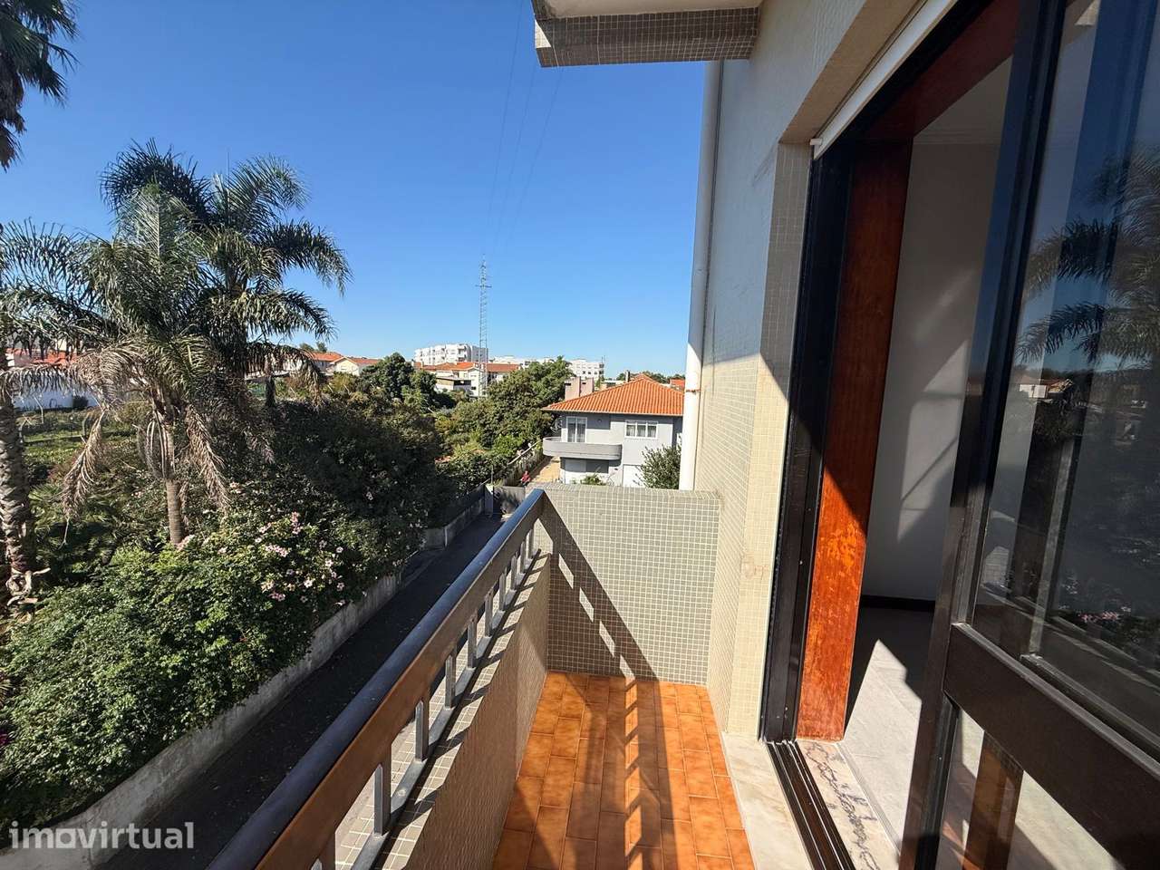 JD - Apartamento T3, Paços de Brandão, com 3 frentes, com áreas amplas - Grande imagem: 2/27