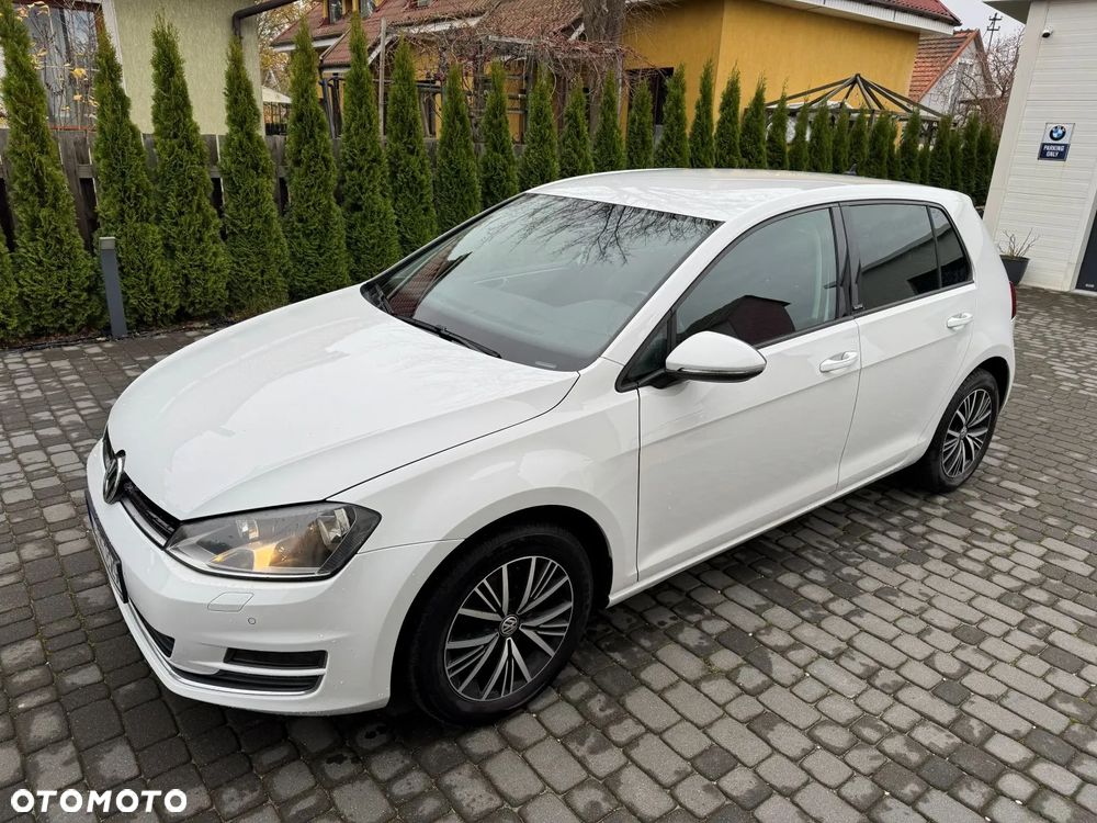 Volkswagen Golf - 1
