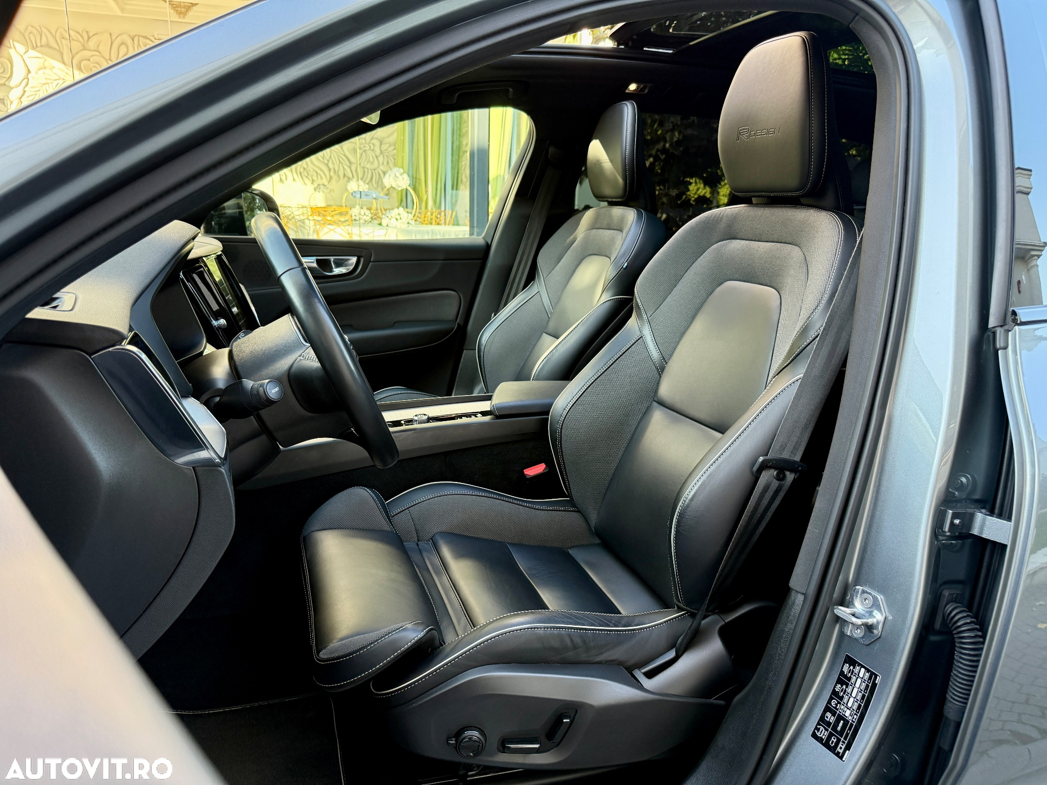 Volvo XC 60 Recharge T8 Twin Engine eAWD R-Design - 11