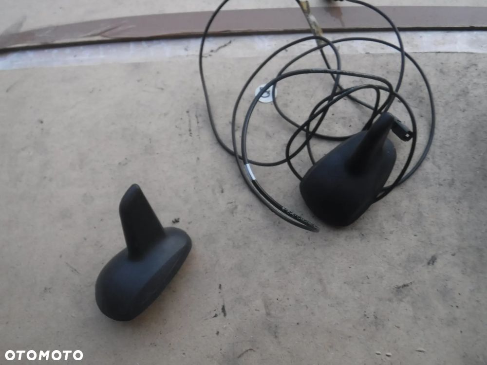 Mercedes C Klasa W204 antena navi gps rekin A2048202375 - 1