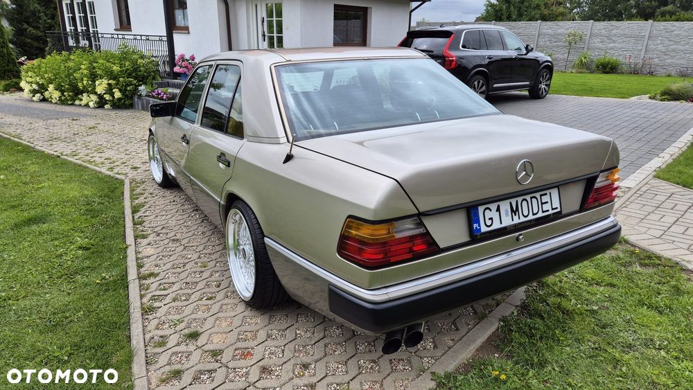 Mercedes-Benz W124 (1984-1993) ver-300-gd - 6