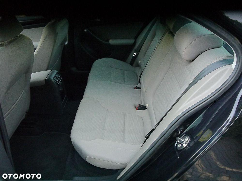 Volkswagen Jetta 1.6 TDI DSG Comfortline - 30