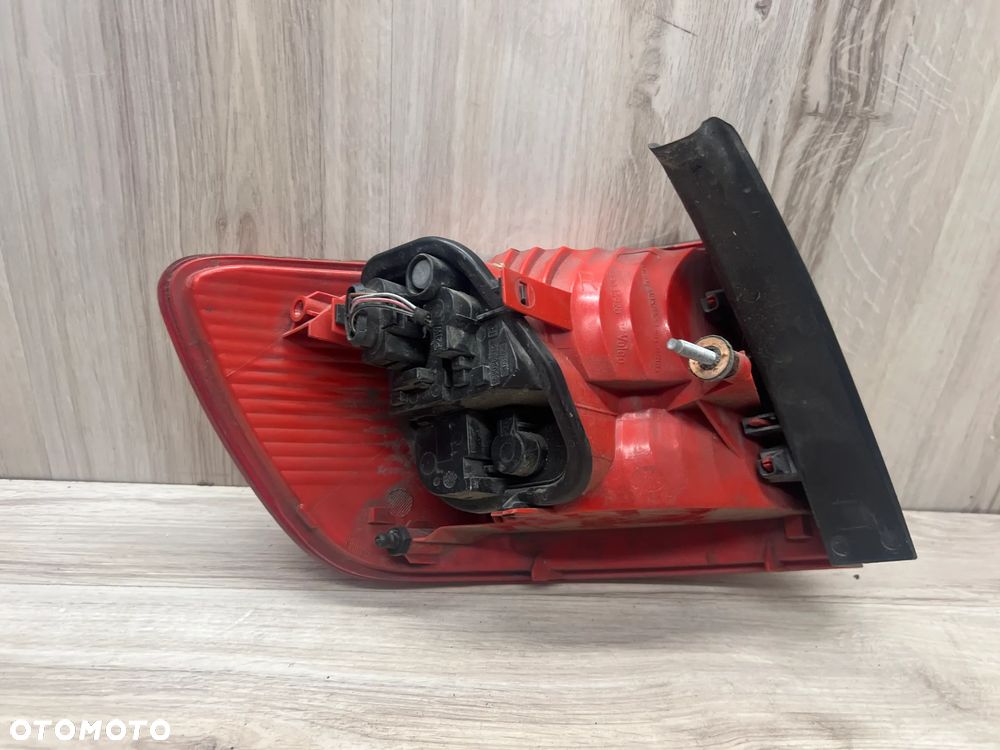 LAMPA TYLNA PRAWA AUDI A6 C6 KOMBI - 3
