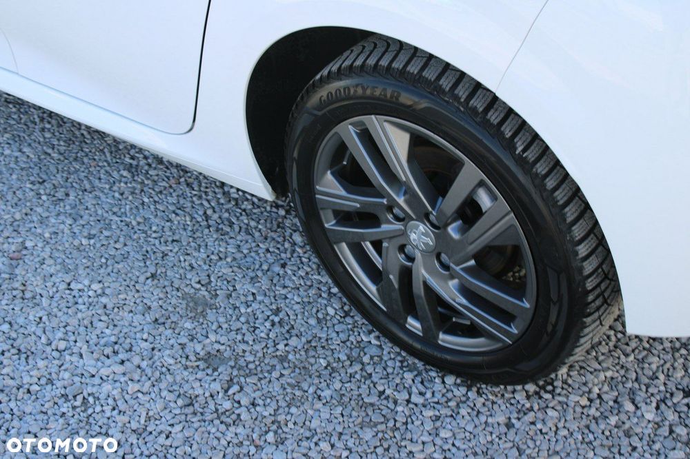 Peugeot 208 - 12