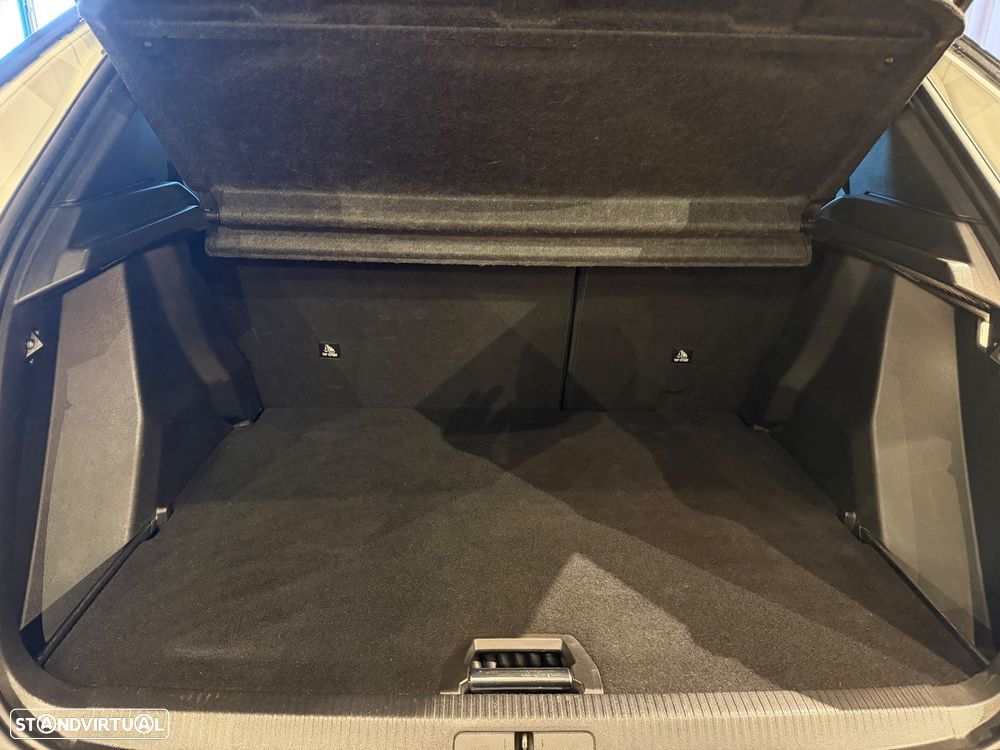 Peugeot e-2008 GT Pack - 32