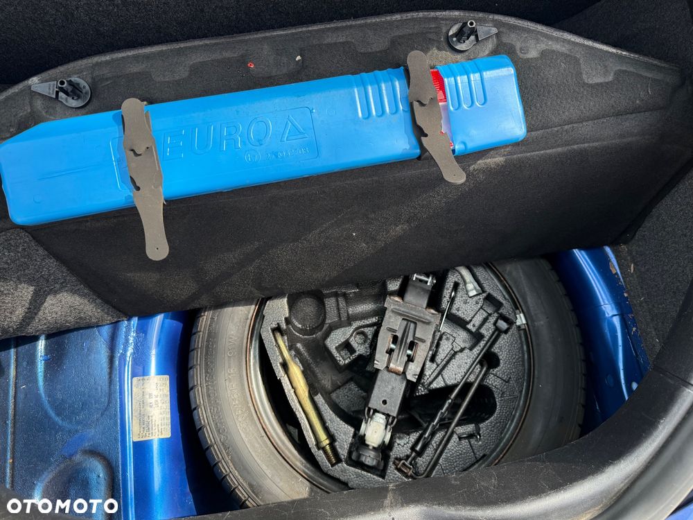 Volkswagen New Beetle - 14