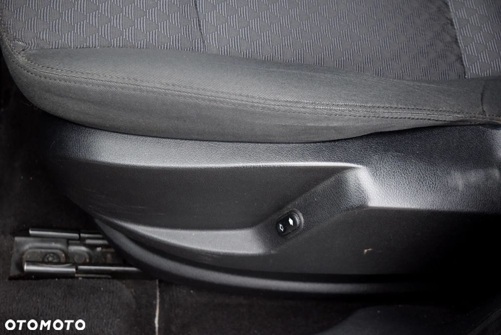 Ford Galaxy 2.0 TDCi Ghia - 23