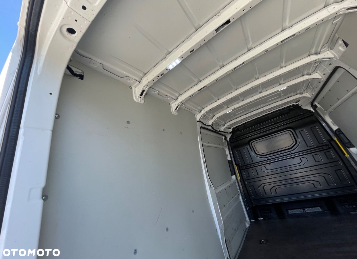 Volkswagen Crafter - 22