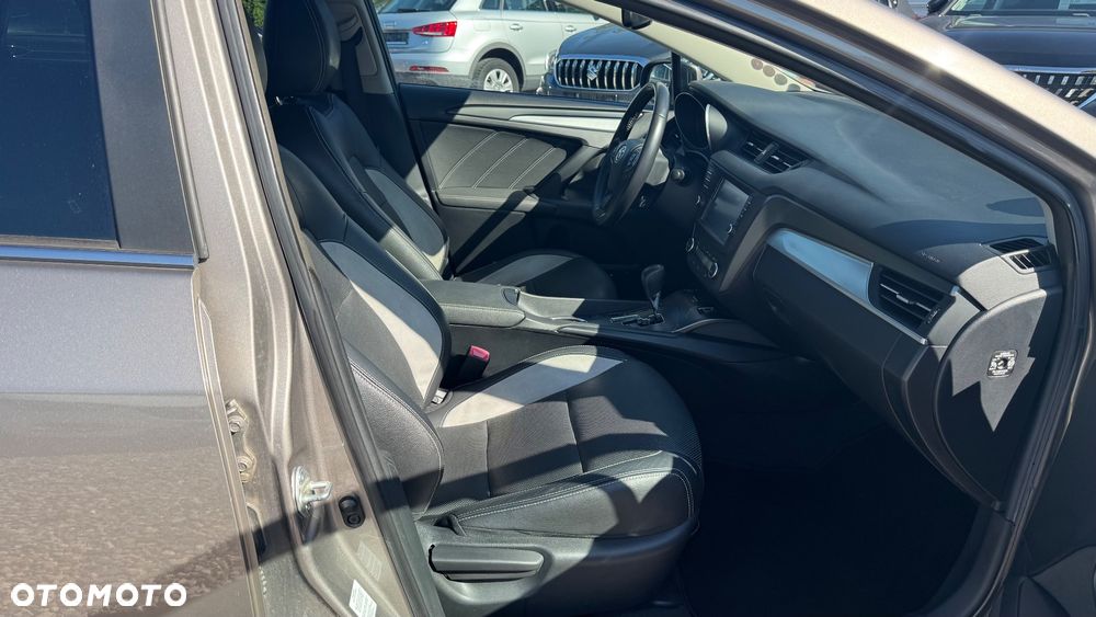 Toyota Avensis Touring Sports 1.8 Multidrive S Executive - 27