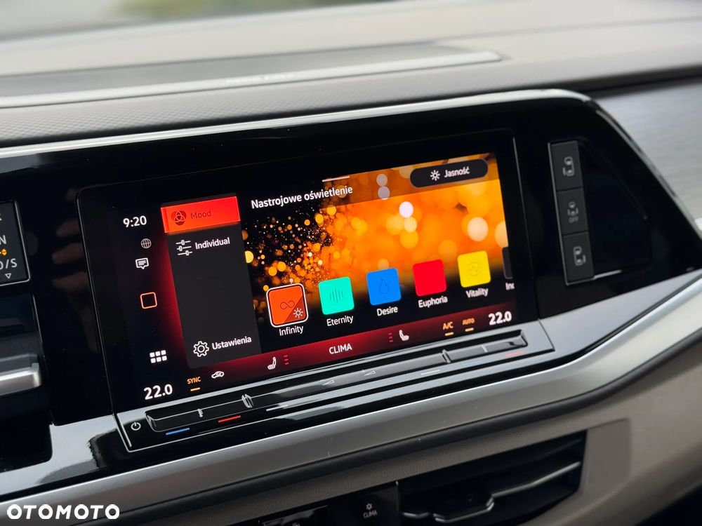 Volkswagen Multivan 2.0 TDI L2 Style DSG - 25