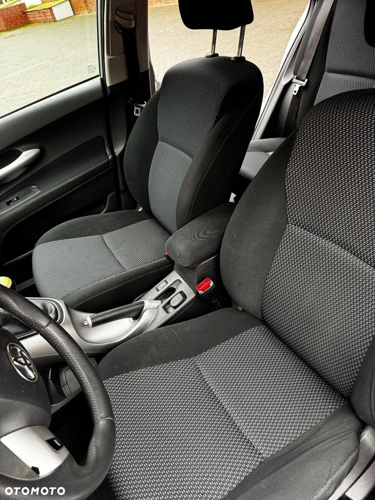 Toyota Auris 1.6 2010 - 8