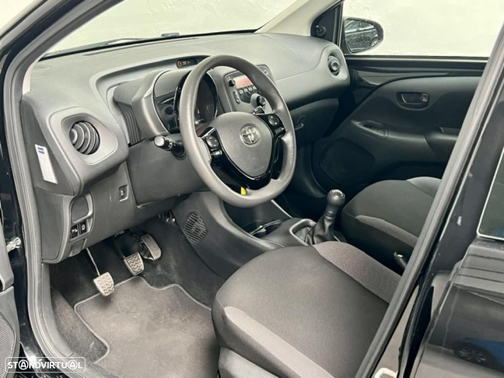 Toyota Aygo x-business - 16