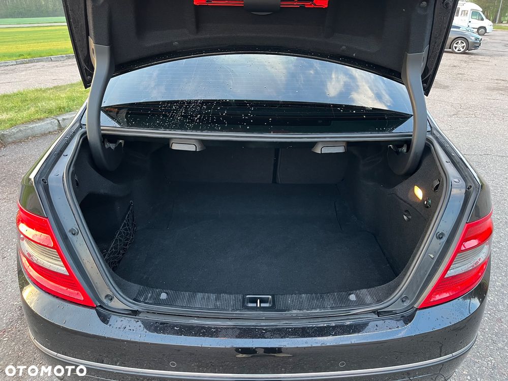 Mercedes-Benz Klasa C 180 CGI Automatik BlueEFFICIENCY Avantgarde - 13