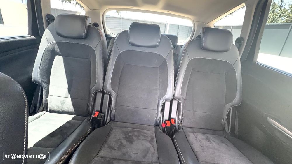 Ford S-Max 2.0 TDCi Titanium 7L 143g - 13