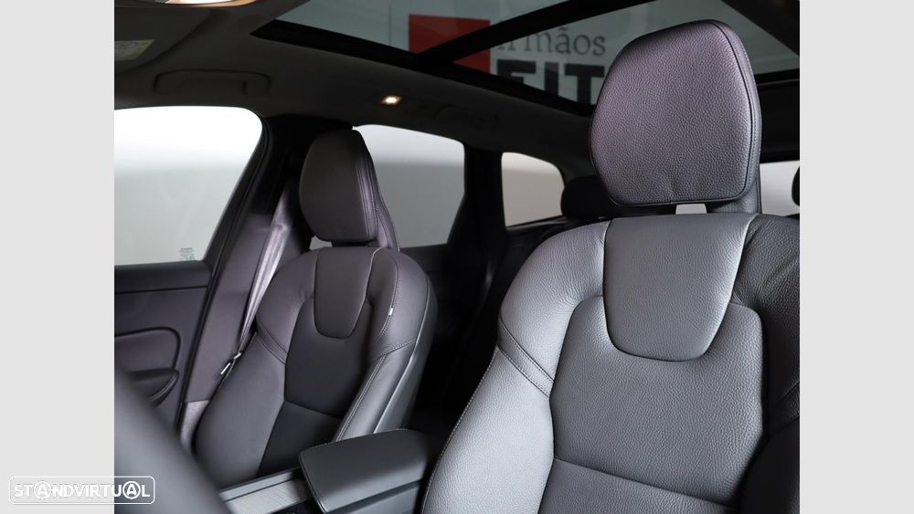 Volvo XC 60 2.0 T6 PHEV Plus Dark AWD - 16