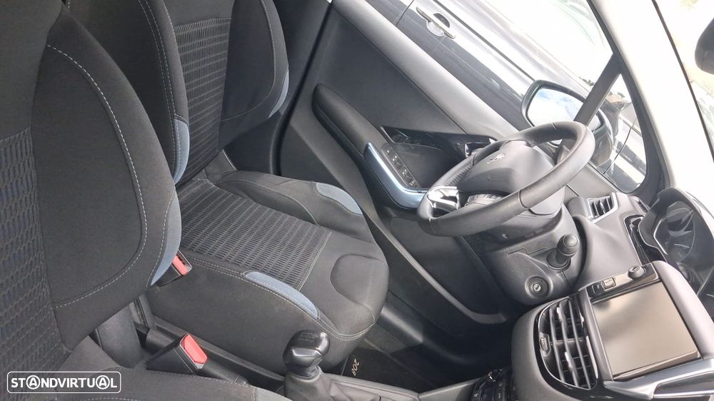 Peugeot 208 1.2 VTi Allure - 4