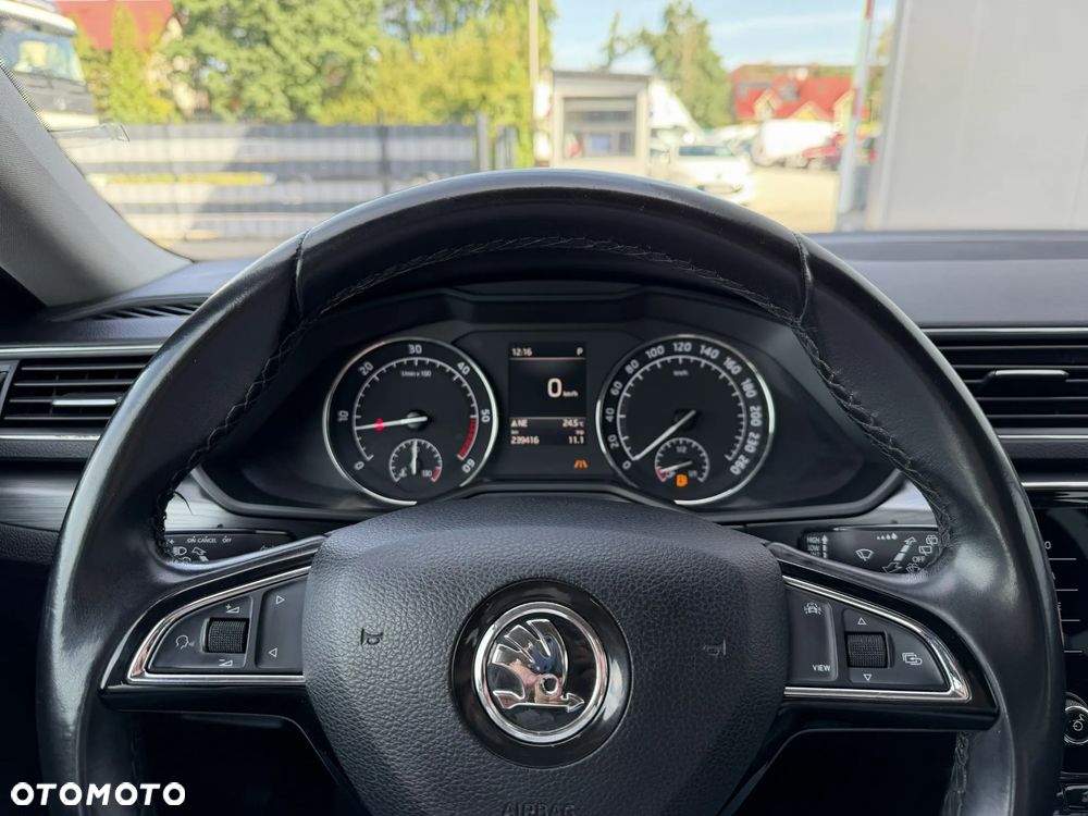 Skoda Superb 2.0 TDI Style DSG - 30