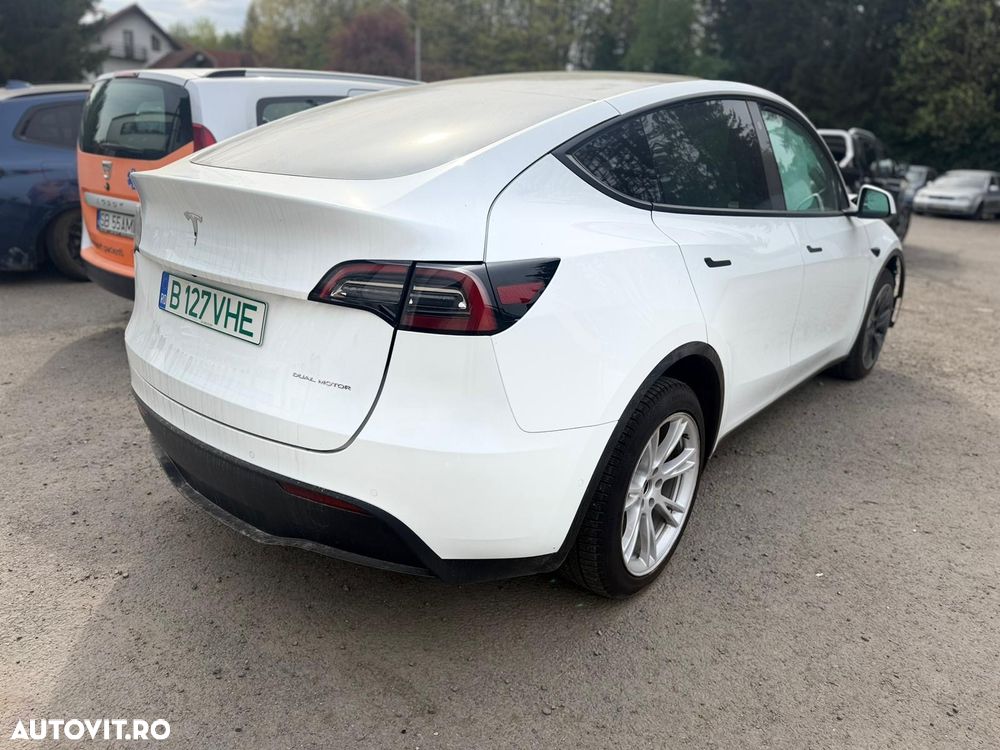 Tesla Model Y - 1