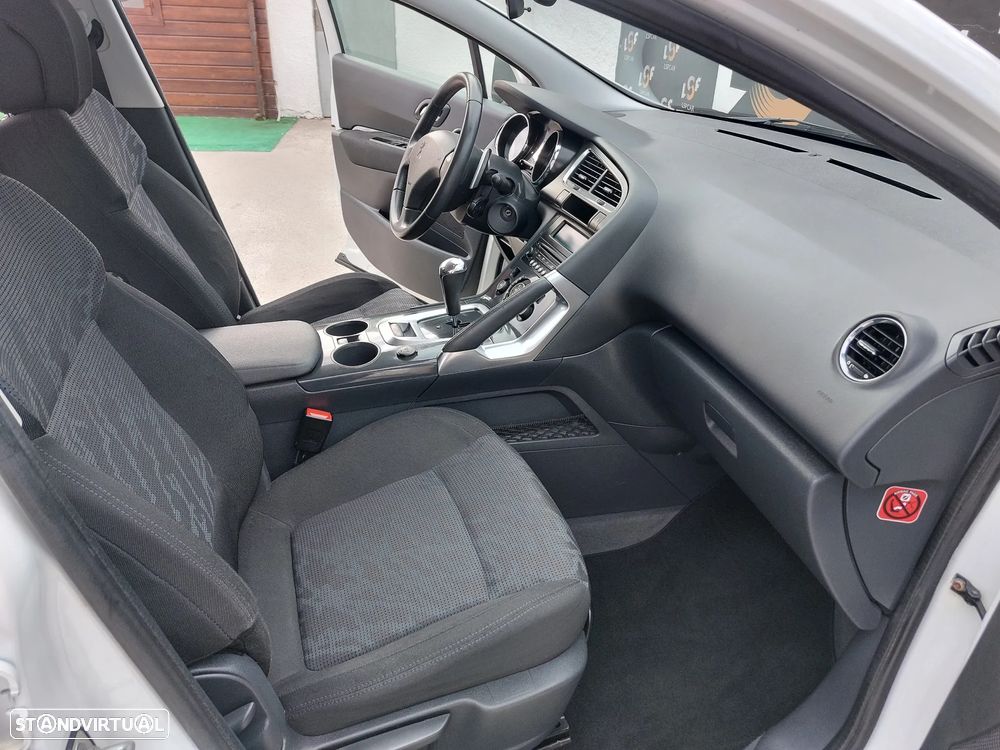 Peugeot 3008 1.6 e-HDi Executive CMP6 - 11