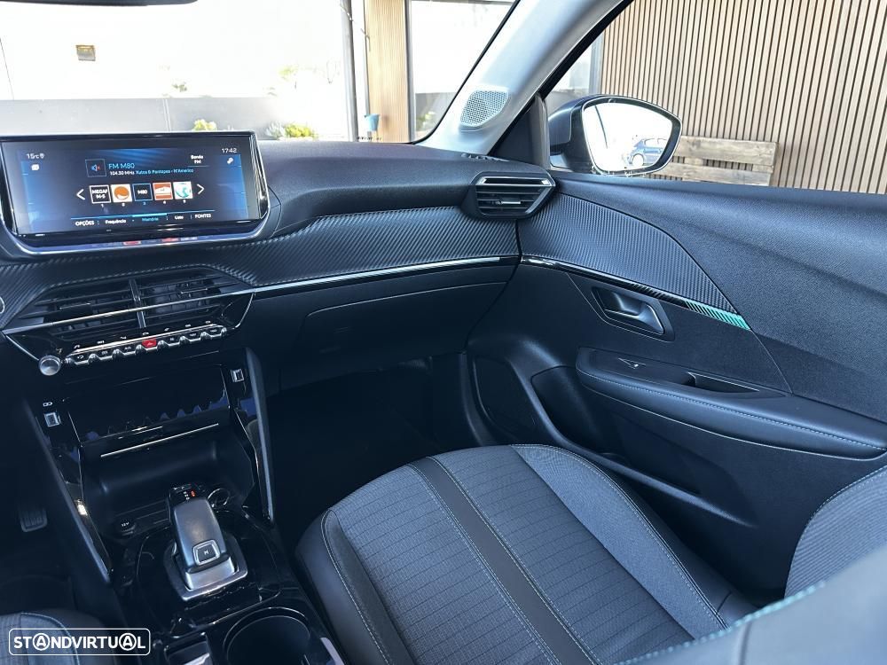 Peugeot 208 1.2 PureTech Allure EAT8 - 32