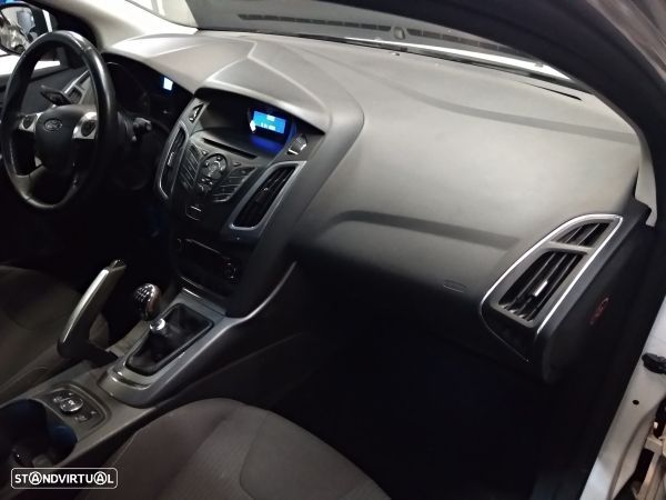 Para Peças Ford Focus Iii Três Volumes - 7